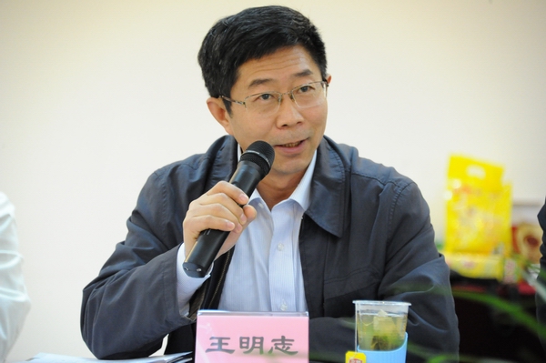 交通部上海组合港管委会王明志主任发言